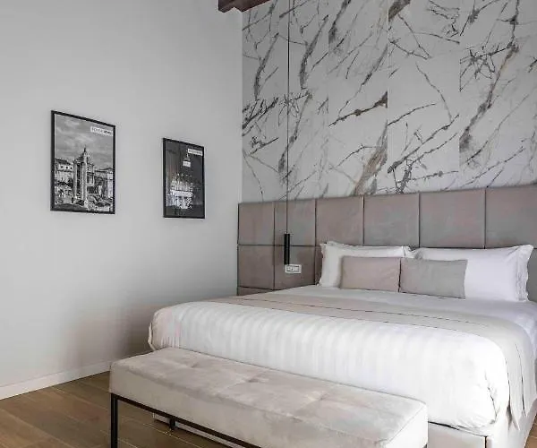 At Luxury Navona רומא