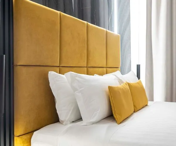 At Luxury Navona בית הארחה 4*